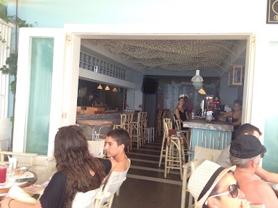 Photos of &Epsilon;&nu; &Pi;&lambda;ώ