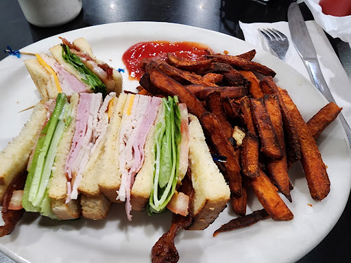 Ruby Slipper Bar and Grill - Visual