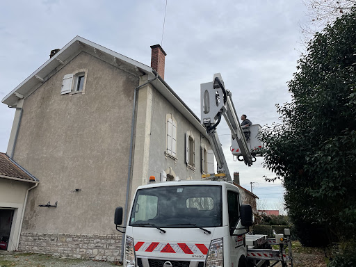 Photo de Artisan W. Couvreur La Réole : Démoussage - Réparation Fuite Toiture à Lamothe-Landerron (33190)