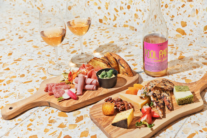 Caravan Swim Club by null