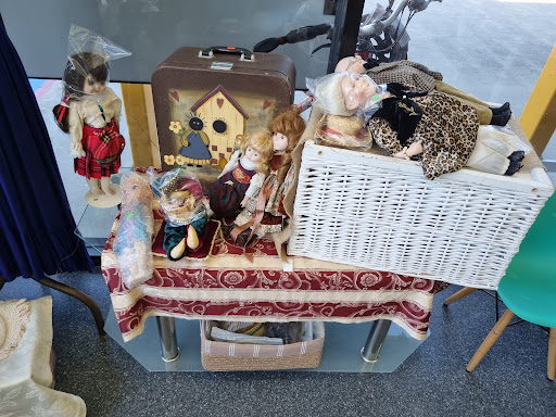 Neighbours Aid - Op Shop Morayfield - Thumbnail