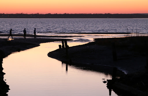 Daunis Rd Waterfront Public Access Point Gallery - United States