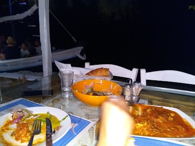 Photos of Caf&eacute; Cave