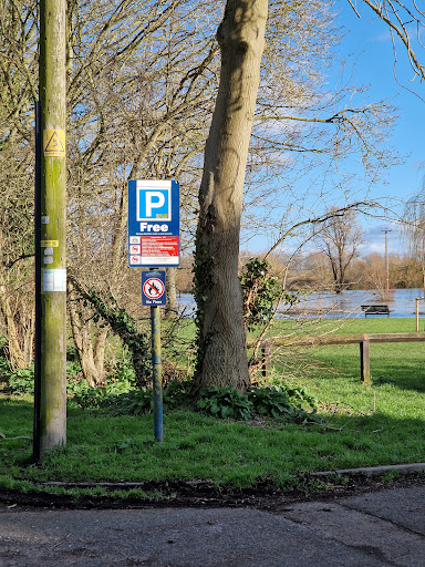 6 Church Ln Parking