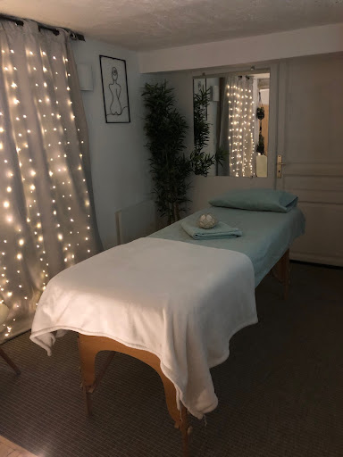 Gwen Crouzet, Massages bien être & Naturopathe des Femmes - Thumbnail