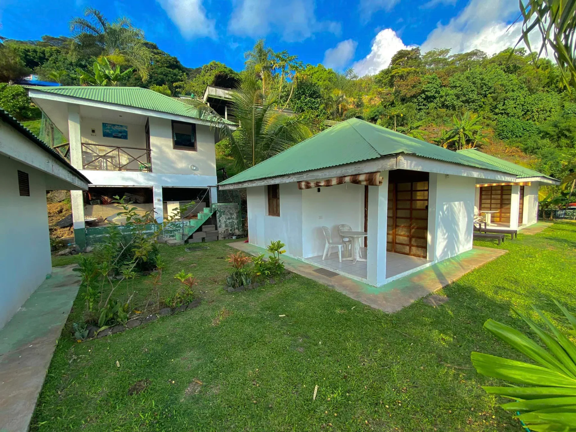 Haapiti Surf Lodge