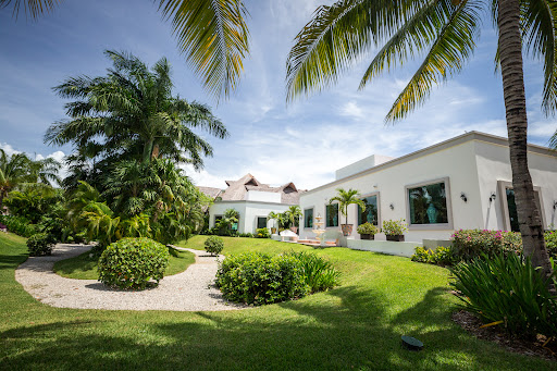 BlueBay Grand Esmeralda