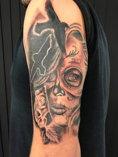 Skin Illustrations Tattoos and Piercing - Thumbnail