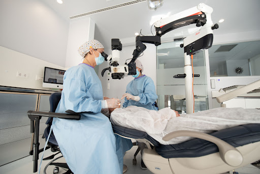 Clínica Dental en Vigo - Montserrat Gallego | Dentistas expertos en periodoncia e implantes - Thumbnail