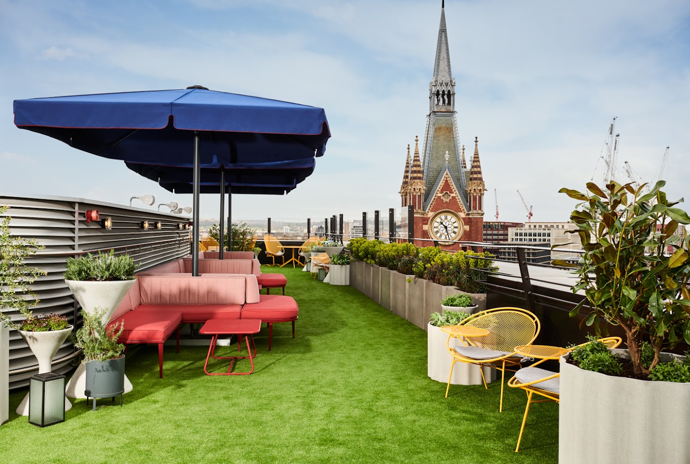 Discover the top bars in London with stunning views of the city skyline. From rooftop bars to riverside pubs, our guide will take you on a journey through the best places to sip a cocktail and take in the breathtaking views of London's iconic landmarks. #londonnightlife #londonbars | The Best Bars In London | London Bars With Views | Best Bars With City View In London | Best Places For Drinks In London | London Nightlife Guide | Best Nightlife Areas In London