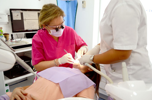 Clínica Dental la Victoria. Dra. María José Montenegro.