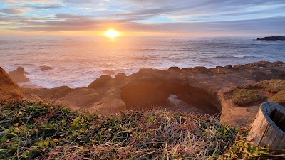 Devils Punchbowl Arch