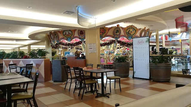The Shoppes at Buckland Hills