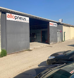 Photo n°8 de Garage JJ Auto Pneu Express-Glass Express à Orgeval (Garage automobile)