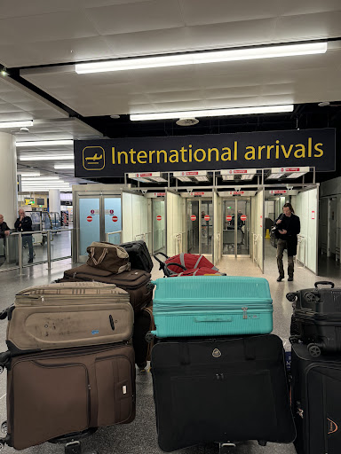 Gatwick Airport North Terminal Pick Up and Drop Off - Thumbnail