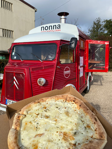 Nonna Pizza Napolitana - Thumbnail