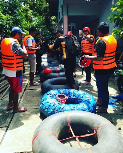 Photos of River Tubbing