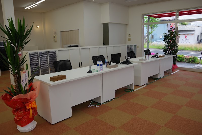 自社ローン中古車販売 カートルズ北九州店