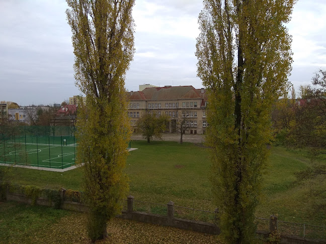 Szkoła Podstawowa nr 42 im. S. Staszica - Szkoła