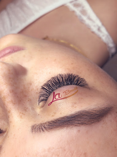 La Beauté Lashes Logo