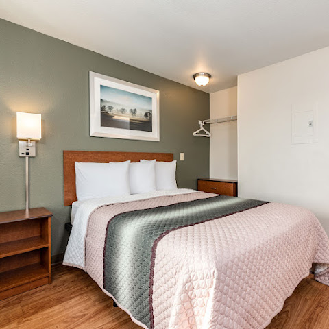 HomeTowne Studios Fresno - West by null