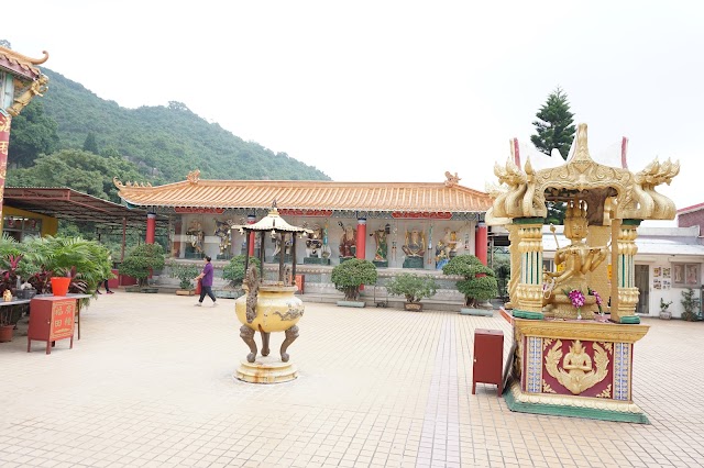 Ten Thousand Buddhas Monastery