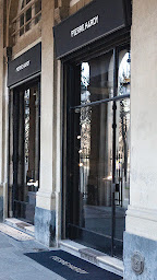 Photo n°35 de PIERRE HARDY - PALAIS ROYAL à Paris (Magasin de sacs)