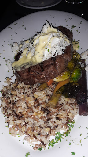 V's Steakhouse - Visual