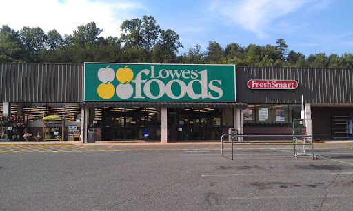 Lowes Foods of Stuart Logo
