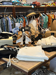 Photo n°11 de Must Compagny - Vêtements Sportswear pour femme à Sisteron (Magasin de vêtements pour femmes)