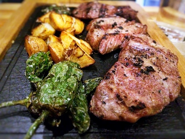 Artefacto Grill & Beers