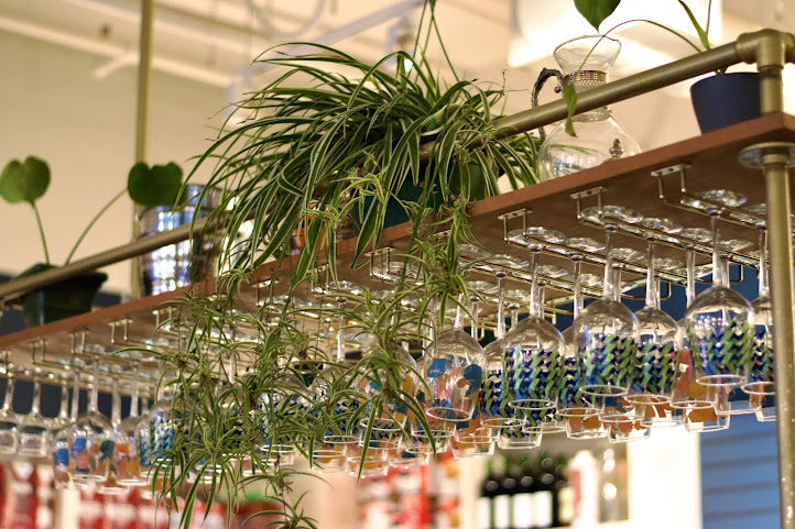 Vinnie's Wine Shop & Cocktail Bar by null