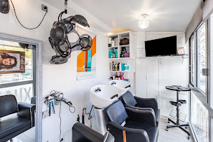 Photo n°30 de Coiffeur ENVIE DE PLAIRE GHairstyles à Paris (Salon de manucure)