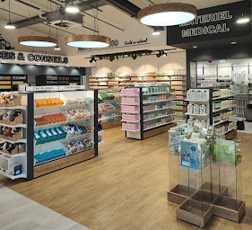 Photo n°2 de Pharmacie de la Vallée à Vic-sur-Cère (Pharmacie)