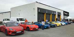 Photo n°2 de GARAGE RENAULT LA CHATRE SAS DAVID BOUSTON à La Châtre (Agence de location de fourgonnettes)