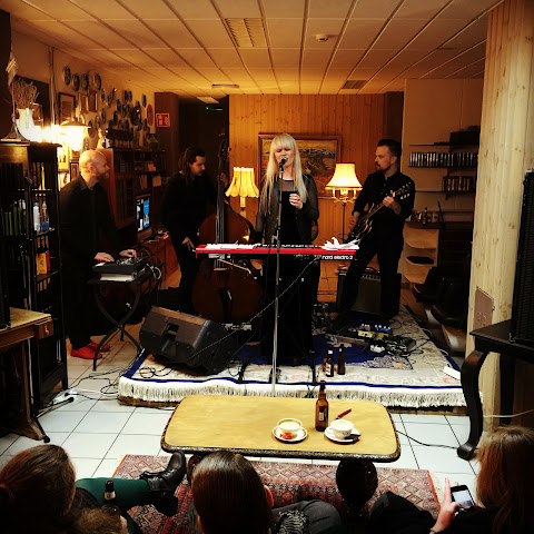 Quest - Hair, Beer & Whisky Saloon by null