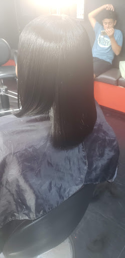 King And Queen Hair Studio - Thumbnail