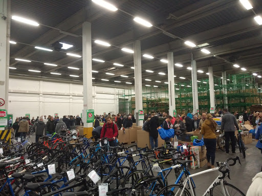 BIKE & OUTDOOR COMPANY logistics center Logo