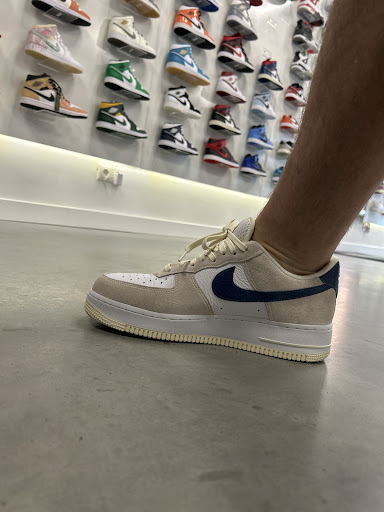 DAX Shoes & More - Thumbnail