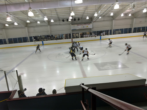 Veterans Memorial Park Pool & Ice Arena​