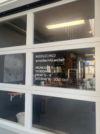 MIDDLECHILD Logo