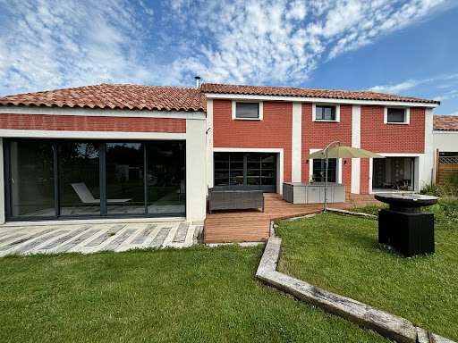 Photo de Maison avec Piscine Intérieur, Billard, Baby Foot