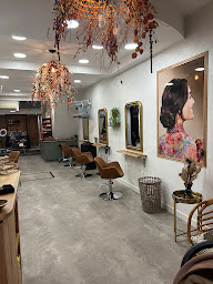 Photo n°8 de Studio 23 à Beuzeville (Salon de coiffure)