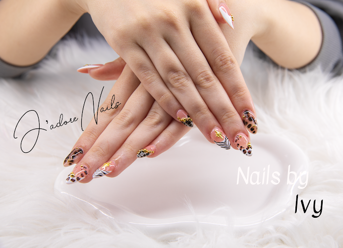 J’Adore Nails interior view