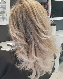 Photo n°4 de LE SALON by Morgane à Angoulême (Salon de coiffure)