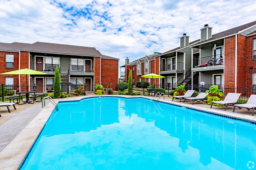 Crown Colony Apartments Logo