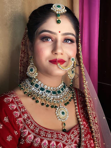 Bride with full HD Makeup and waterproof layer !