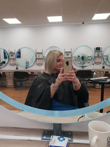 Celly's Bognor Regis Unisex Hairdresser - Thumbnail