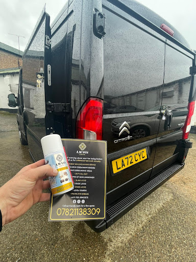 A.M Van Locks - Visual