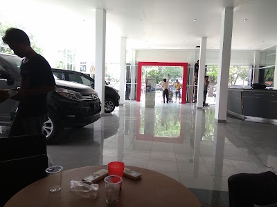 car-dealer